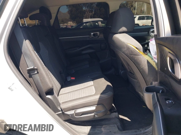2021 Kia Sorento LX z VIN 5XYRG4LC5MG021586, wystawiony jako IAAI lot #42000187 z przebiegiem 81 046 mil mil oraz . Historia ofert i sprzedaży dostępna na DreamBid. Obrazek 8.