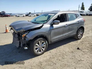 2017 Nissan Rogue SV with VIN JN1BJ1CR4HW120725, listed as a Copart auction lot 57706015 with 111,916 mi miles and Salvage title. Bid and sale history available at DreamBid. Image 1.
