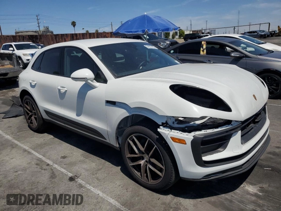 2025 Porsche Macan z VIN WP1AA2A58SLB01343, wystawiony jako Copart lot #54007455 z przebiegiem 1 415 mil mil oraz Szkoda całkowita • Salvage title. Historia ofert i sprzedaży dostępna na DreamBid. Obrazek 4.