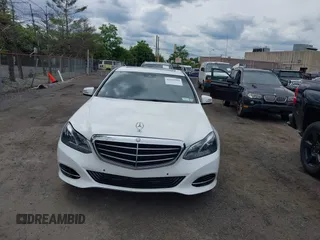 2014 Mercedes-Benz E 350 Luxury z VIN WDDHF8JB0EB017012, wystawiony jako IAAI lot #42368388 z przebiegiem 110 071 mil mil oraz . Historia ofert i sprzedaży dostępna na DreamBid. Obrazek 6.
