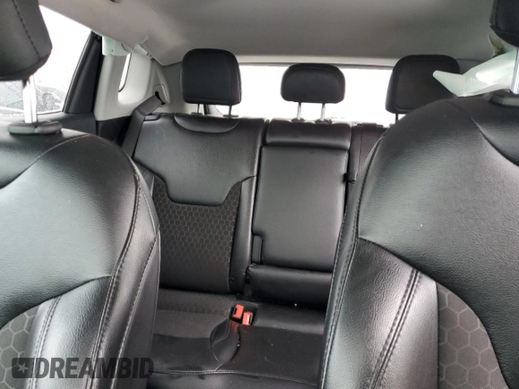 2020 Jeep Compass Latitude with VIN 3C4NJDBB6LT205290, listed as a Copart auction lot 86425454 with 68,670 mi miles and Salvage title. Bid and sale history available at DreamBid. Image 10.