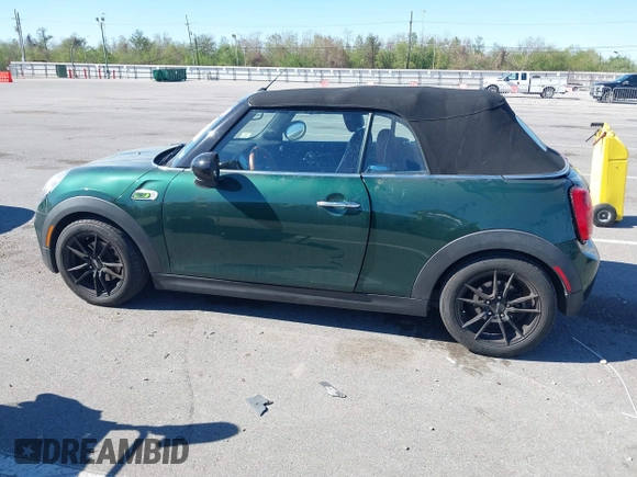 2016 MINI Convertible с VIN WMWWG5C51G3C19231, выставлен на аукционе IAAI как лот 41805261 с пробегом 93 573 миль миль и . История ставок и продаж доступна на DreamBid. Изображение 14.