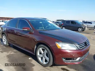 2013 Volkswagen Passat SE z VIN 1VWBP7A31DC020457, wystawiony jako IAAI lot #41180805 z przebiegiem 141 019 mil mil oraz . Historia ofert i sprzedaży dostępna na DreamBid. Obrazek 1.