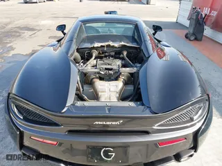 2019 McLaren 570S with VIN SBM13FAA2KW006203, listed as a IAAI auction lot 40915548 with 1 mi miles. Bid and sale history available at carsss.com. Image 6.