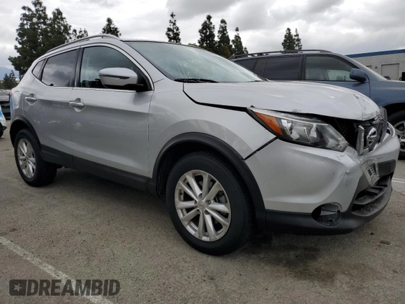 2017 Nissan Rogue SV z VIN JN1BJ1CP5HW005341, wystawiony jako Copart lot #53337415 z przebiegiem 72 606 mil mil oraz Szkoda całkowita • Salvage title. Historia ofert i sprzedaży dostępna na DreamBid. Obrazek 4.