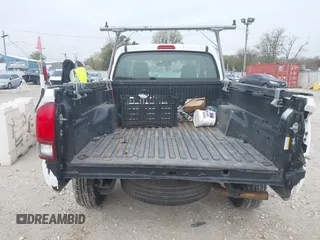 2018 Toyota Tacoma SR z VIN 5TFSX5EN3JX058375, wystawiony jako IAAI lot #42115157 z przebiegiem 171 454 mil mil oraz . Historia ofert i sprzedaży dostępna na DreamBid. Obrazek 17.