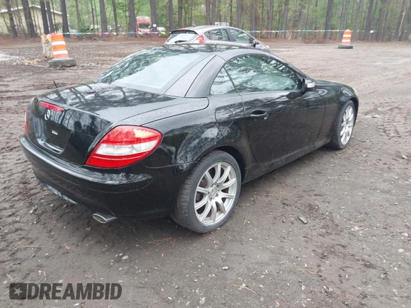2007 Mercedes-Benz SLK 350 z VIN WDBWK56FX7F148904, wystawiony jako IAAI lot #41975034 z przebiegiem 93 793 mil mil oraz . Historia ofert i sprzedaży dostępna na DreamBid. Obrazek 4.