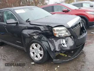2015 GMC Terrain SLE z VIN 2GKALMEK0F6202046, wystawiony jako IAAI lot #40883680 z przebiegiem 157 787 mil mil oraz . Historia ofert i sprzedaży dostępna na DreamBid. Obrazek 6.
