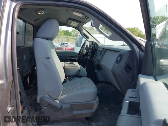 2013 Ford F-250 XL with VIN 1FTBF2B62DEB30570, listed as a IAAI auction lot 42389432 with 77,983 mi miles and . Bid and sale history available at DreamBid. Image 5.