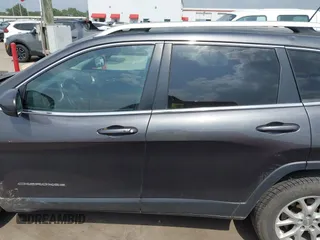 2015 Jeep Cherokee Latitude z VIN 1C4PJMCS2FW601271, wystawiony jako IAAI lot #41969742 z przebiegiem 94 224 mil mil oraz . Historia ofert i sprzedaży dostępna na DreamBid. Obrazek 14.