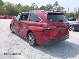 2022 Toyota Sienna XLE with VIN 5TDJRKEC4NS096888, listed as a IAAI auction lot 41901904 with 56,952 mi miles. Bid and sale history available at carsss.com. Image 3.