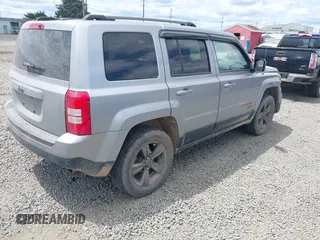 2016 Jeep Patriot Sport with VIN 1C4NJRBB2GD673039, listed as a IAAI auction lot 42385540 with Not provided miles and . Bid and sale history available at DreamBid. Image 4.