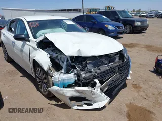 2025 Nissan Altima SV z VIN 1N4BL4DV5SN369882, wystawiony jako IAAI lot #42272111 z przebiegiem 2 648 mil mil oraz . Historia ofert i sprzedaży dostępna na DreamBid. Obrazek 1.