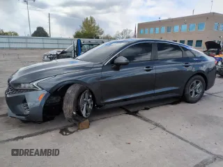2023 Kia K5 LXS z VIN 5XXG14J29PG202606, wystawiony jako Copart lot #55285075 z przebiegiem 46 662 mil mil oraz Szkoda całkowita • Salvage title. Historia ofert i sprzedaży dostępna na DreamBid. Obrazek 1.