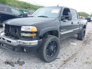 2005 GMC Sierra 2500HD SLE z VIN 1GTHK23U75F816621, wystawiony jako IAAI lot #41965293 z przebiegiem 341 770 mil mil oraz . Historia ofert i sprzedaży dostępna na DreamBid. Obrazek 2.