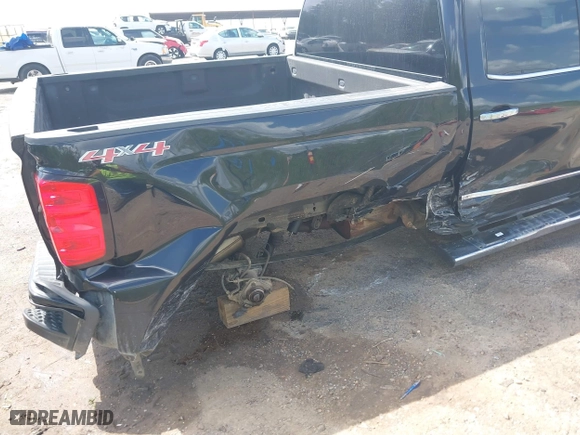 2015 Chevrolet Silverado 1500 High Country with VIN 3GCUKTEC9FG355379, listed as a IAAI auction lot 41923900 with 253,497 mi miles. Bid and sale history available at carsss.com. Image 6.