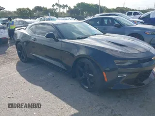 2017 Chevrolet Camaro 1SS z VIN 1G1FF1R75H0108455, wystawiony jako IAAI lot #41674123 z przebiegiem 80 296 mil mil oraz . Historia ofert i sprzedaży dostępna na DreamBid. Obrazek 1.