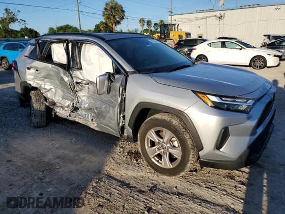 2022 Toyota RAV4 XLE with VIN 2T3W1RFV2NW195861, listed as a Copart auction lot 69635394 with 19,815 mi miles and Non repairable. Bid and sale history available at DreamBid. Image 4.