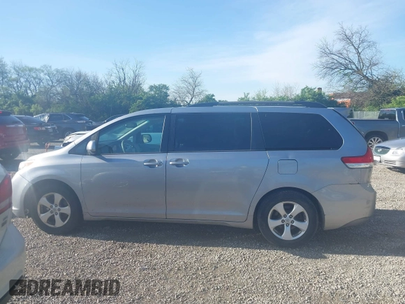 2013 Toyota Sienna LE AAS with VIN 5TDKK3DCXDS369976, listed as a IAAI auction lot 42161009 with 183,408 mi miles. Bid and sale history available at carsss.com. Image 14.