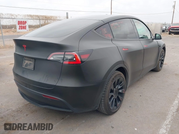 2021 Tesla Model Y Long Range with VIN 5YJYGDEE5MF111774, listed as a IAAI auction lot 41525622 with 39,960 mi miles. Bid and sale history available at carsss.com. Image 4.