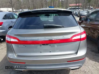 2016 Lincoln MKX Reserve z VIN 2LMTJ6LR7GBL60933, wystawiony jako IAAI lot #41825883 z przebiegiem 148 855 mil mil oraz . Historia ofert i sprzedaży dostępna na DreamBid. Obrazek 16.