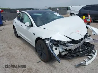 2024 Tesla Model 3 z VIN 5YJ3E1EAXRF853350, wystawiony jako IAAI lot #41946954 z przebiegiem Nie podano mil oraz . Historia ofert i sprzedaży dostępna na DreamBid. Obrazek 1.