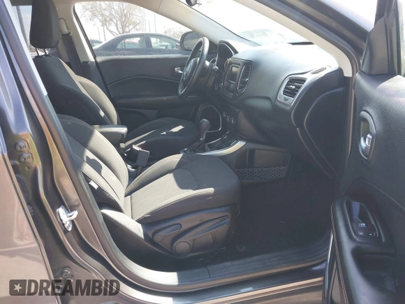2017 Jeep Compass Sport z VIN 3C4NJDAB7HT658035, wystawiony jako IAAI lot #41545683 z przebiegiem 78 899 mil mil oraz . Historia ofert i sprzedaży dostępna na DreamBid. Obrazek 5.