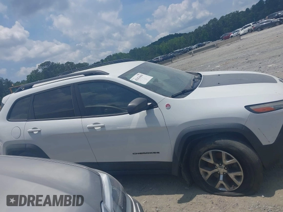 2015 Jeep Cherokee Trailhawk z VIN 1C4PJMBS3FW511564, wystawiony jako IAAI lot #42424468 z przebiegiem 169 167 mil mil oraz . Historia ofert i sprzedaży dostępna na DreamBid. Obrazek 13.