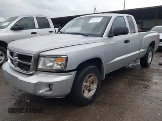 2008 Dodge Dakota SLT with VIN 1D7HW42KX8S560105, listed as a IAAI auction lot 41192410 with 99,097 mi miles and . Bid and sale history available at carsss.com. Image 2.