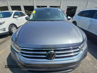 2024 Volkswagen Tiguan SE z VIN 3VV3B7AX3RM106966, wystawiony jako IAAI lot #42809081 z przebiegiem 32 302 mil mil oraz . Historia ofert i sprzedaży dostępna na DreamBid. Obrazek 28.