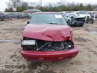 1998 Chevrolet S-10 with VIN 1GCCS144XWK264558, listed as a IAAI auction lot 41560611 with 216,629 mi miles. Bid and sale history available at carsss.com. Image 13.