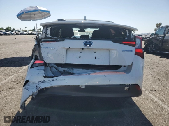 2021 Toyota Prius L Eco z VIN JTDKAMFU4M3145800, wystawiony jako Copart lot #59180285 z przebiegiem 33 991 mil mil oraz Czysty tytuł • Clean title. Historia ofert i sprzedaży dostępna na DreamBid. Obrazek 6.