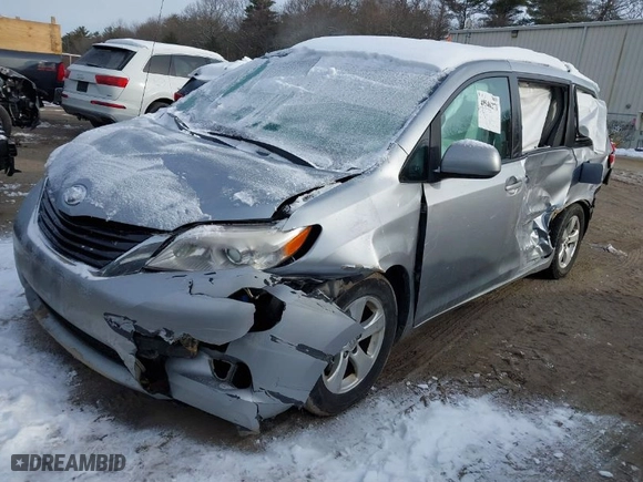 2014 Toyota Sienna LE AAS with VIN 5TDKK3DCXES505668, listed as a IAAI auction lot 41546271 with 262,165 mi miles. Bid and sale history available at carsss.com. Image 2.