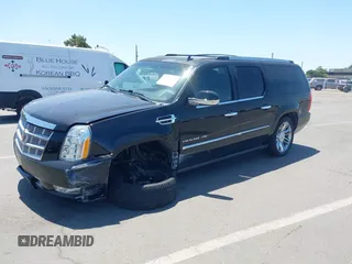2014 Cadillac Escalade ESV Platinum z VIN 1GYS3KEF5ER161787, wystawiony jako IAAI lot #42358806 z przebiegiem 120 317 mil mil oraz . Historia ofert i sprzedaży dostępna na DreamBid. Obrazek 2.