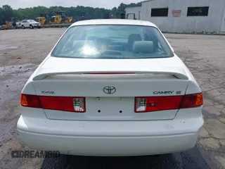 2001 Toyota Camry CE z VIN 4T1BG22KX1U767696, wystawiony jako IAAI lot #42271803 z przebiegiem 130 927 mil mil oraz . Historia ofert i sprzedaży dostępna na DreamBid. Obrazek 16.