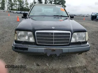 1994 Mercedes-Benz 400 E z VIN WDBEA34E8RC051086, wystawiony jako Copart lot #57184065 z przebiegiem 123 536 mil mil oraz Tytuł czysty. Historia ofert i sprzedaży dostępna na DreamBid. Obrazek 5.