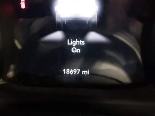 2019 Jeep Wrangler Unlimited Rubicon z VIN 1C4HJXFN7KW561193, wystawiony jako IAAI lot #41500907 z przebiegiem 18 697 mil mil oraz . Historia ofert i sprzedaży dostępna na DreamBid. Obrazek 16.