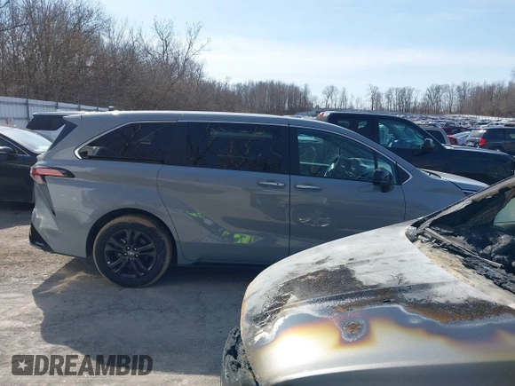 2024 Toyota Sienna XSE z VIN 5TDXSKFC4RS145137, wystawiony jako IAAI lot #41750659 z przebiegiem 17 606 mil mil oraz . Historia ofert i sprzedaży dostępna na DreamBid. Obrazek 14.