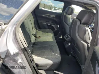 2024 Cadillac LYRIQ Sport z VIN 1GYKPWRK3RZ126481, wystawiony jako Copart lot #49578335 z przebiegiem 3553 mil mil oraz Tytuł czysty. Historia ofert i sprzedaży dostępna na DreamBid. Obrazek 11.