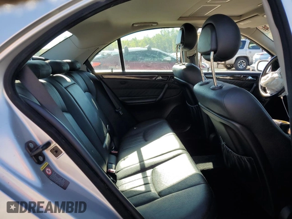 2005 Mercedes-Benz C 320 z VIN WDBRF84JX5F625869, wystawiony jako Copart lot #69964924 z przebiegiem Nie podano mil oraz Szkoda całkowita • Salvage title. Historia ofert i sprzedaży dostępna na DreamBid. Obrazek 10.