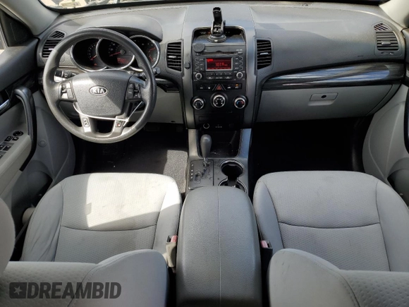 2013 Kia Sorento LX с VIN 5XYKT4A28DG421648, выставлен на аукционе Copart как лот 55887275 с пробегом 173 113 миль миль и Списание • Salvage title. История ставок и продаж доступна на DreamBid. Изображение 8.