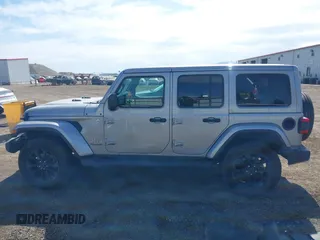 2018 Jeep Wrangler Unlimited Sahara z VIN 1C4HJXEG2JW124882, wystawiony jako IAAI lot #42437816 z przebiegiem Nie podano mil oraz . Historia ofert i sprzedaży dostępna na DreamBid. Obrazek 15.