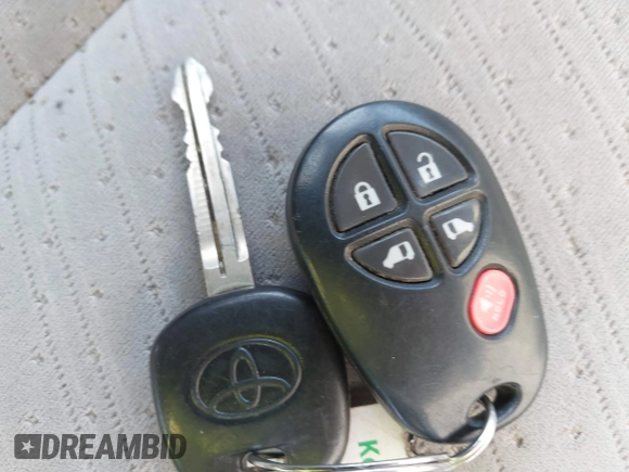 2018 Toyota Sienna LE Auto Access Seat with VIN 5TDKZ3DC1JS949043, listed as a IAAI auction lot 41529026 with 277,095 mi miles and . Bid and sale history available at DreamBid. Image 11.
