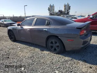 2013 Dodge Charger SE z VIN 2C3CDXBG6DH636433, wystawiony jako Copart lot #57604175 z przebiegiem 216 750 mil mil oraz Tytuł czysty. Historia ofert i sprzedaży dostępna na DreamBid. Obrazek 2.