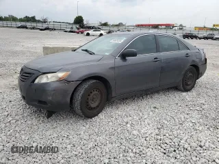 2008 Toyota Camry LE z VIN 4T1BK46K38U564759, wystawiony jako Copart lot #58665435 z przebiegiem 220 649 mil mil oraz Czysty tytuł • Clean title. Historia ofert i sprzedaży dostępna na DreamBid. Obrazek 1.