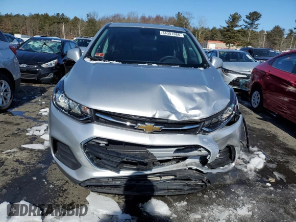2020 Chevrolet Trax LS with VIN 3GNCJNSB1LL204858, listed as a Copart auction lot 44381885 with 33,377 mi miles and Salvage Title. Bid and sale history available at carsss.com. Image 5.