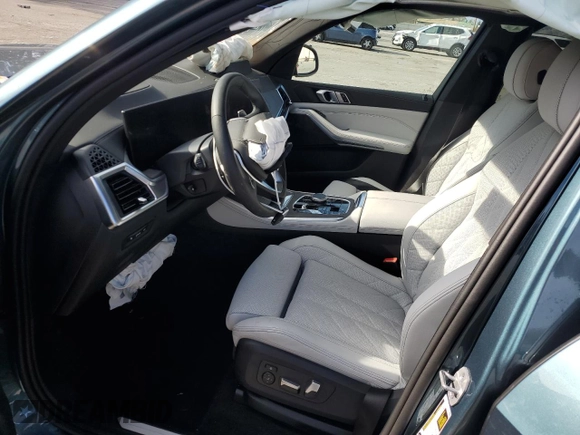 2025 BMW X5 sDrive40i with VIN 5UX13EU04S9W39305, listed as a Copart auction lot 43822695 with 0 mi miles and Salvage Title. Bid and sale history available at carsss.com. Image 7.