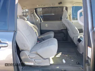 2017 Toyota Sienna LE Auto Access Seat с VIN 5TDKZ3DC9HS772056, выставлен на аукционе IAAI как лот 41435461 с пробегом 158 777 миль миль и . История ставок и продаж доступна на DreamBid. Изображение 8.