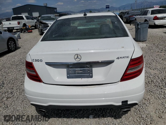 2013 Mercedes-Benz C 300 Sport z VIN WDDGF8AB1DR286864, wystawiony jako Copart lot #62366405 z przebiegiem 107 546 mil mil oraz Szkoda całkowita • Salvage title. Historia ofert i sprzedaży dostępna na DreamBid. Obrazek 6.