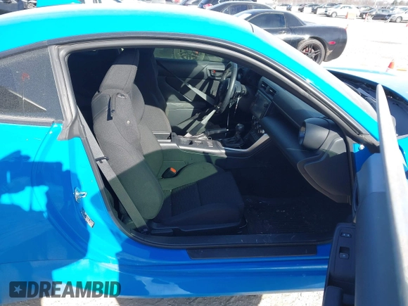 2022 Toyota 86 z VIN JF1ZNBC11N8756315, wystawiony jako IAAI lot #41431453 z przebiegiem 30 560 mil mil oraz . Historia ofert i sprzedaży dostępna na DreamBid. Obrazek 5.